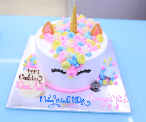 Bánh kem hình con ngựa có sừng