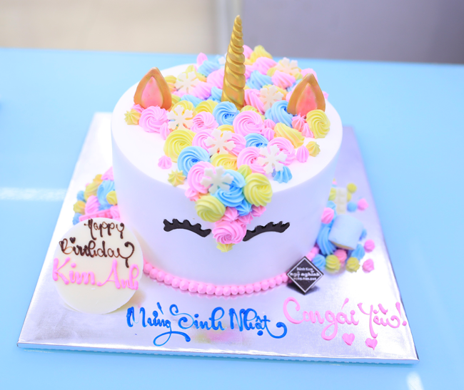 Bánh kem hình con ngựa có sừng