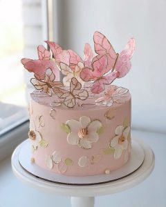 BÁNH KEM CÓ HÌNH MÀU HỒNG