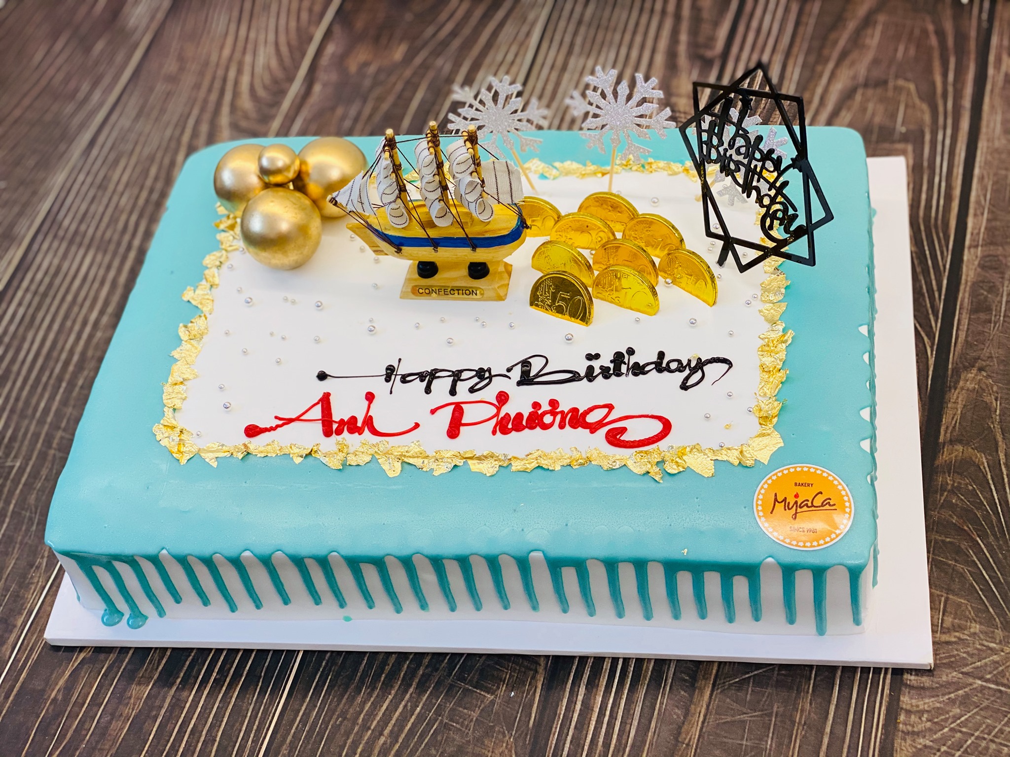 Bánh kem sinh nhật hình chữ nhật lạ