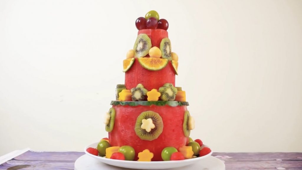 Bánh sinh nhật từ hoa quả
