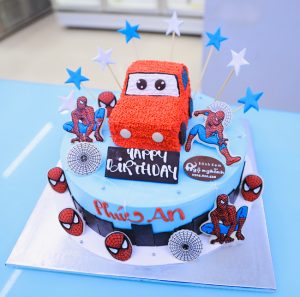 Bánh sinh nhật oto siêu nhân