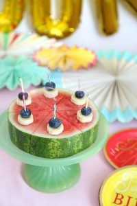 Làm bánh sinh nhật hoa quả