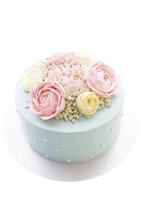 Bánh sinh nhật màu hồng pastel