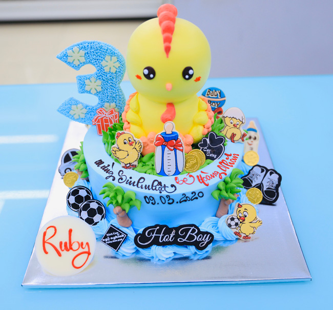 BÁNH KEM HÌNH CON GÀ 3 TUỔI