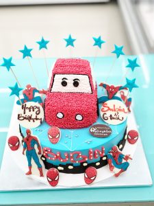 Bánh sinh nhật ô tô người nhện