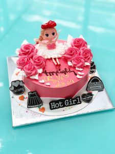 BÁNH KEM HÌNH CON BÚP BÊ