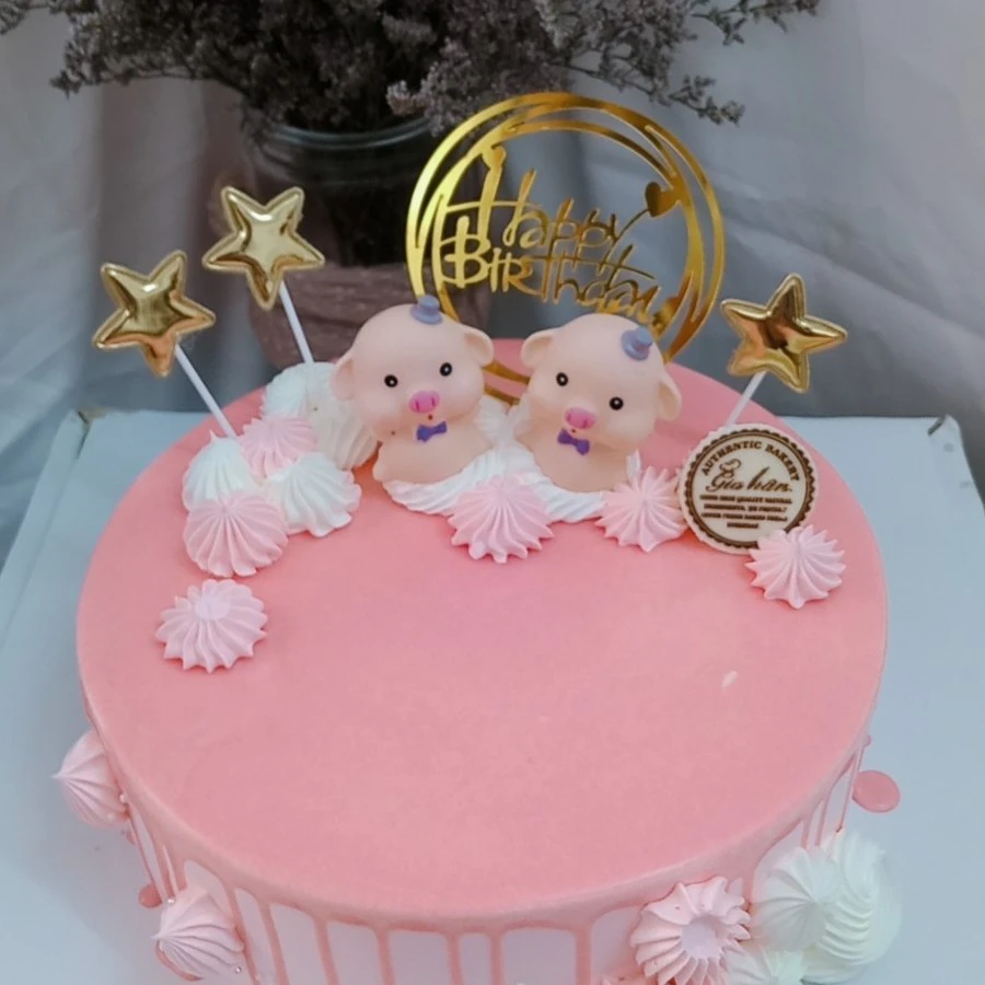 Bánh sinh nhật màu hồng