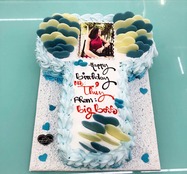 Bánh sinh nhật hình chữ cái T