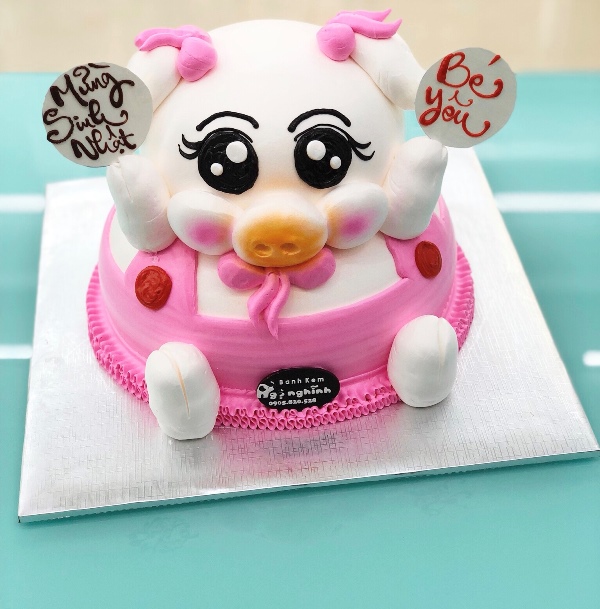 Bánh sinh nhật hình con lợn cho bé trai