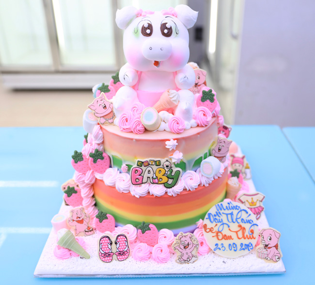 Bánh kem hai tầng hình con heo