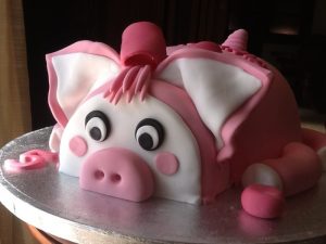 Xem bánh kem hình con heo