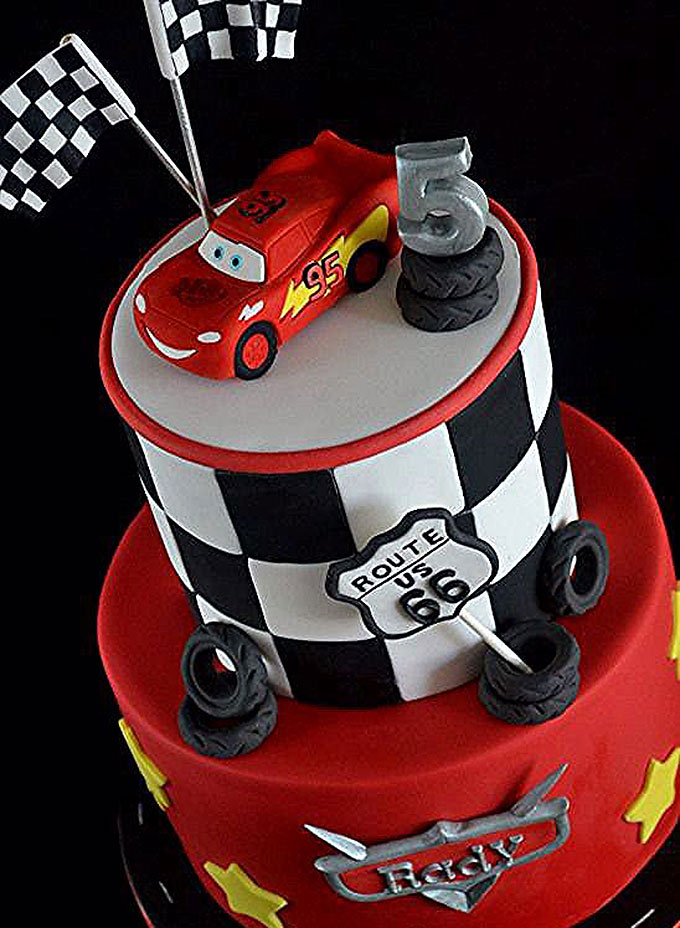 Bánh sinh nhật ô tô đây