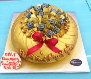 Bánh kem hình hũ vàng