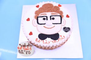 Bánh kem hình người