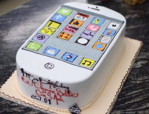 Bánh kem hình iphone