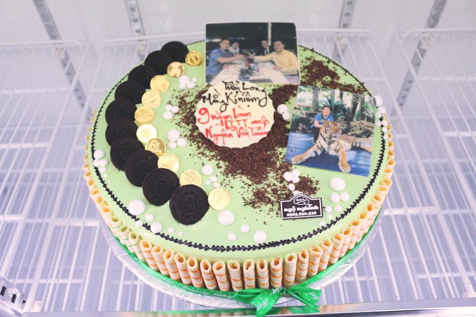 Bánh quế ăn kèm bánh kem sinh nhật