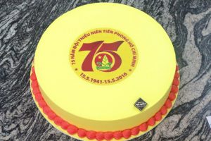 Bánh sinh nhật 75