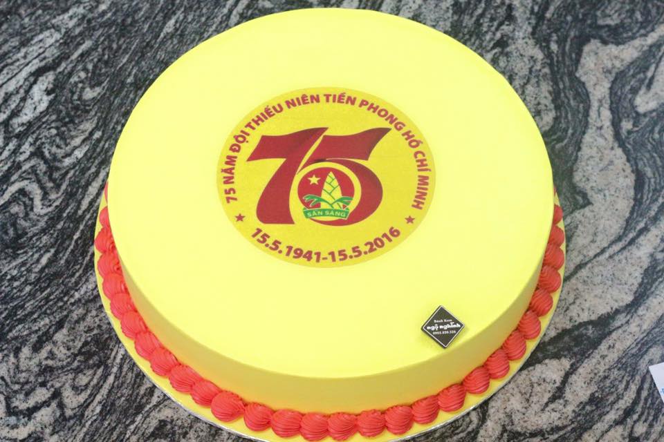 Bánh sinh nhật 75