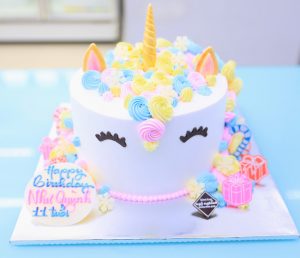 Làm bánh kem bánh sinh nhật