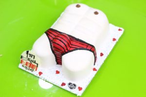 Bánh kem hình trai 6 múi