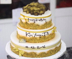 Bánh sinh nhật 3 tầng sang trọng