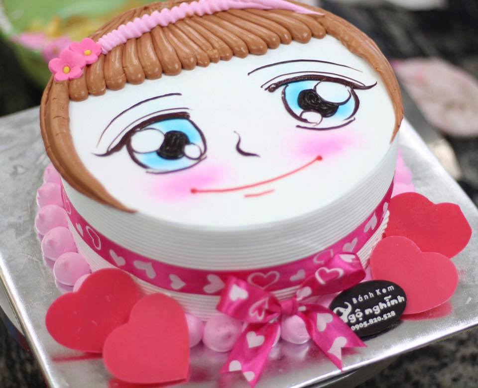 Mở bánh kem sinh nhật