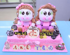 Bánh sinh nhật hình 2 chị em