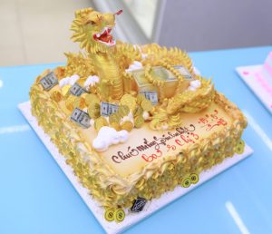 Bánh kem sinh nhật hình con rồng