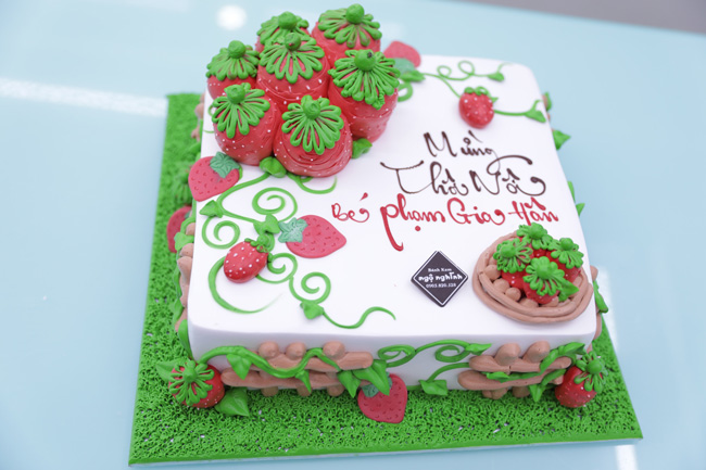 Bánh kem hình dâu đẹp