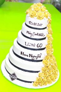 Bánh sinh nhật 6 tầng