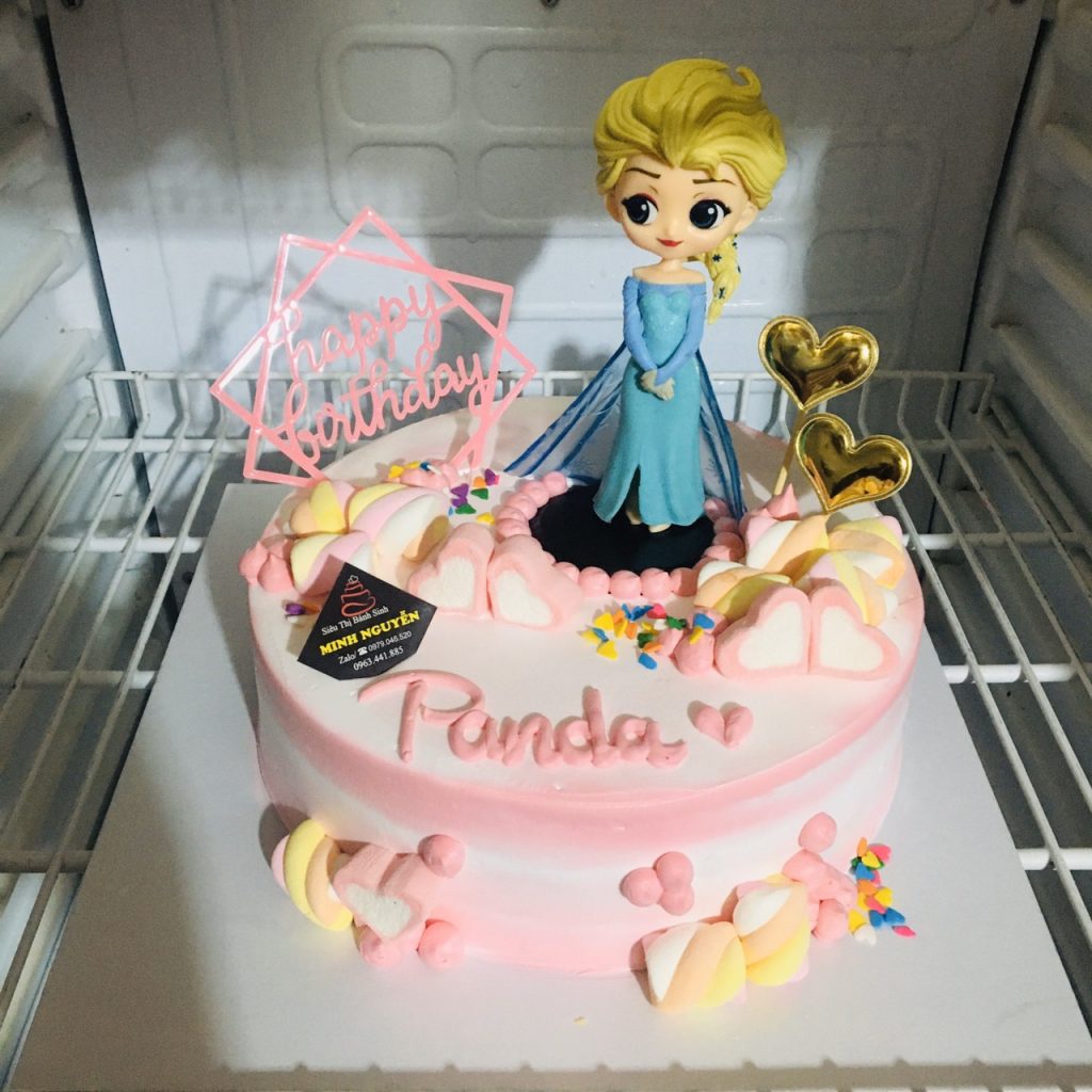 Bánh sinh nhật Elsa màu hồng