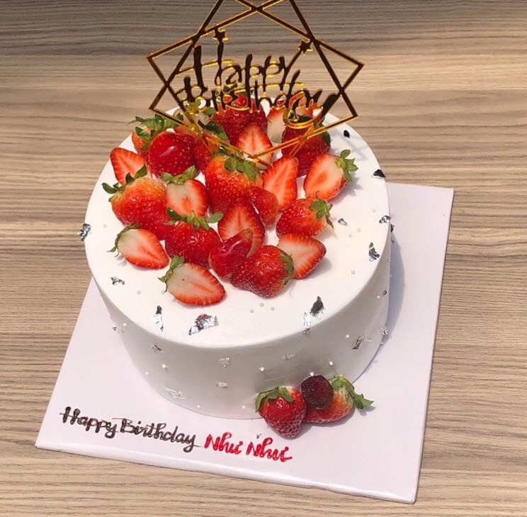 Bánh kem hình dâu tây