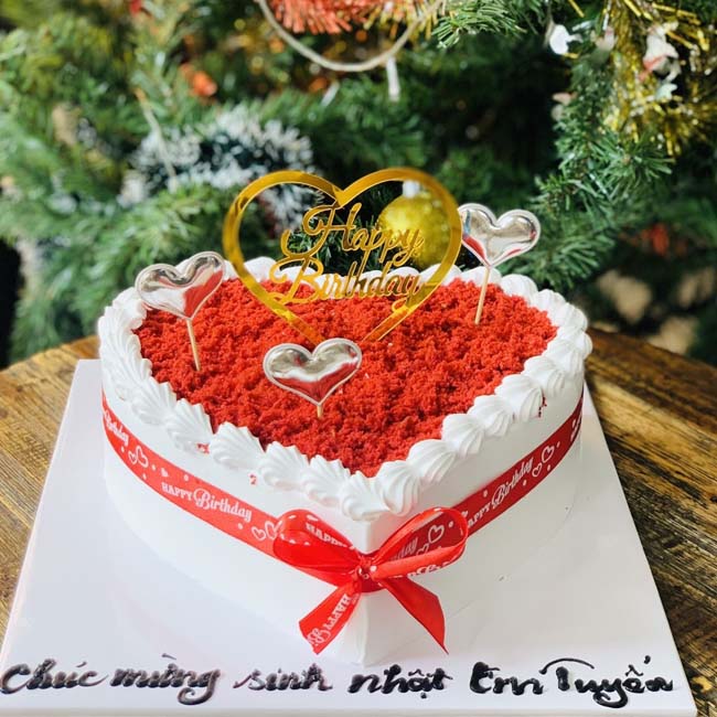 Làm bánh sinh nhật hình trái tim