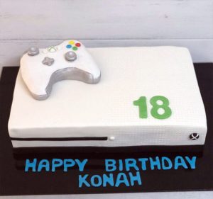 Bánh sinh nhật 18 tuổi cho bé trai