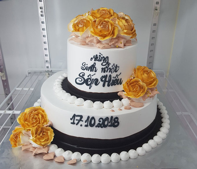 Bánh kem tươi 2 tầng cho bé yêu chủ đề hello kitty – Nhat Vi Cake