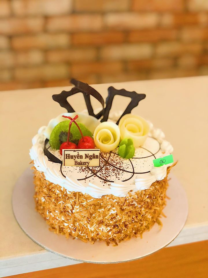 Ăn bánh sinh nhật