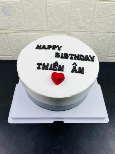 Bánh sinh nhật trắng