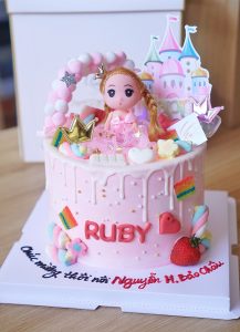 Bánh sinh nhật elsa màu hồng