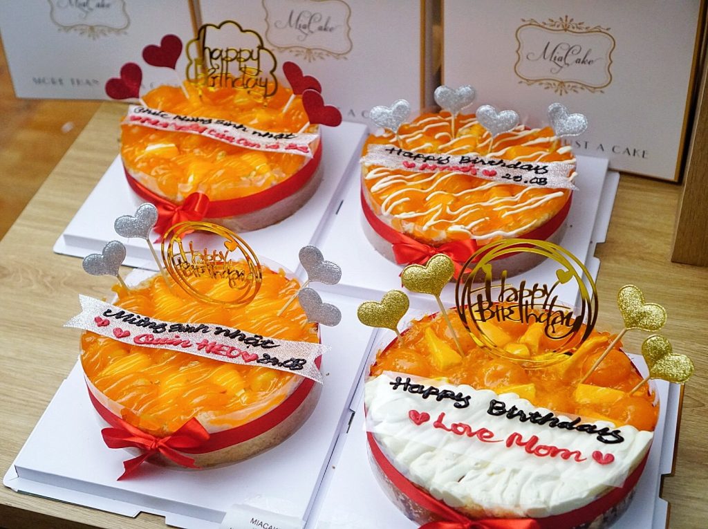 Bánh sinh nhật trứng muối