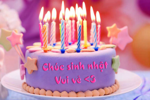 Bánh sinh nhật có nến lung linh