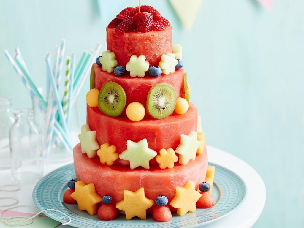 Bánh sinh nhật bằng trái cây