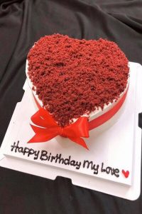 Bánh sinh nhật hình trái tim màu đỏ