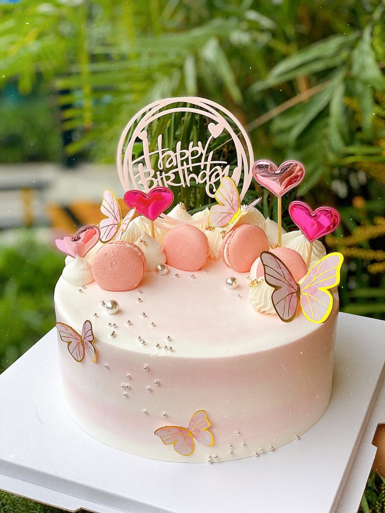 Bánh sinh nhật hồng