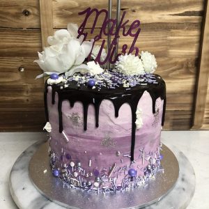 bánh sinh nhật màu tím dễ thương