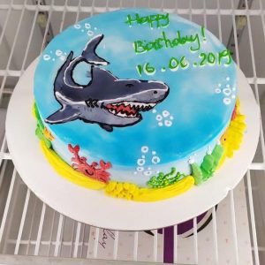 Bánh sinh nhật hình cá mập