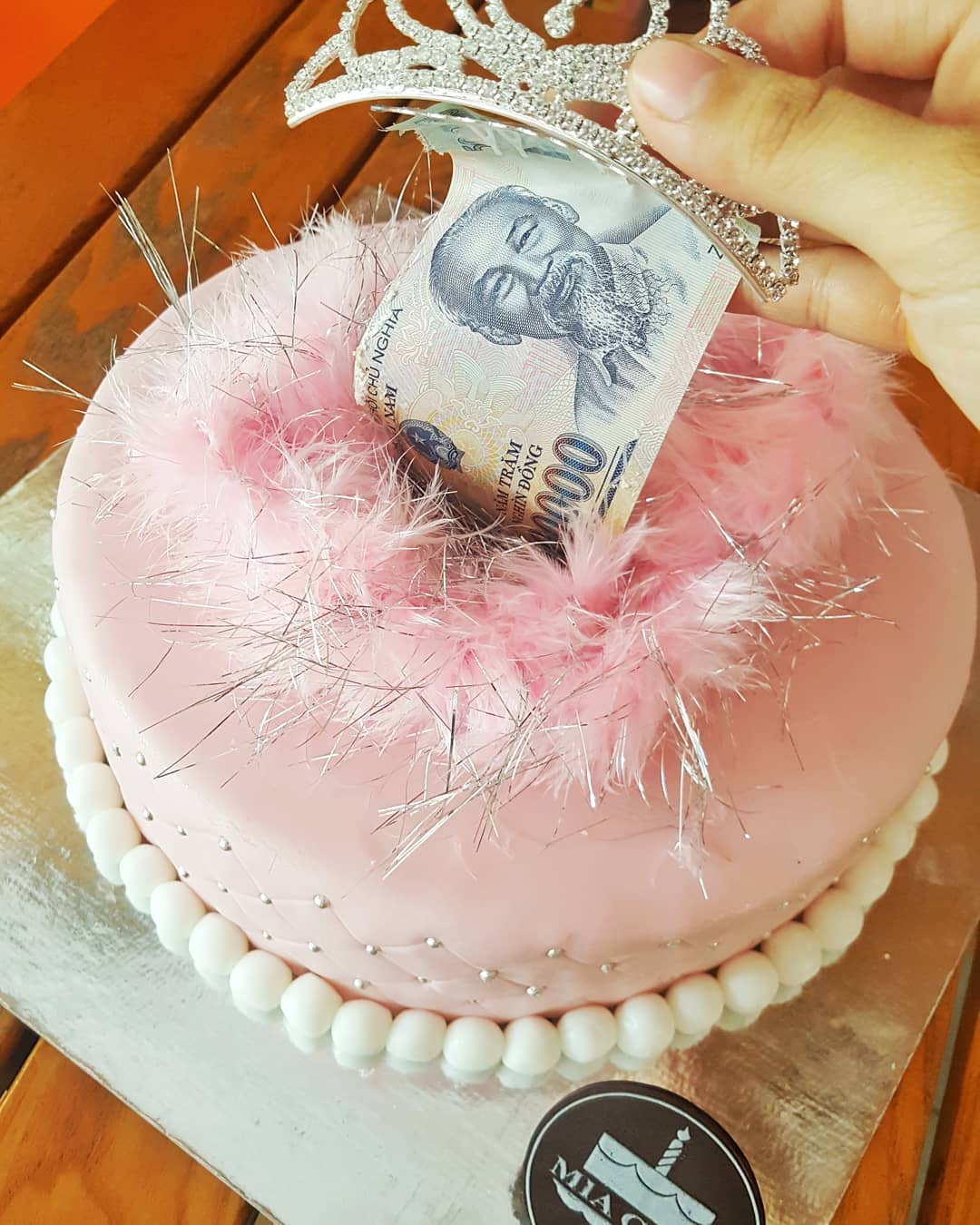 Bánh gatô rút tiền