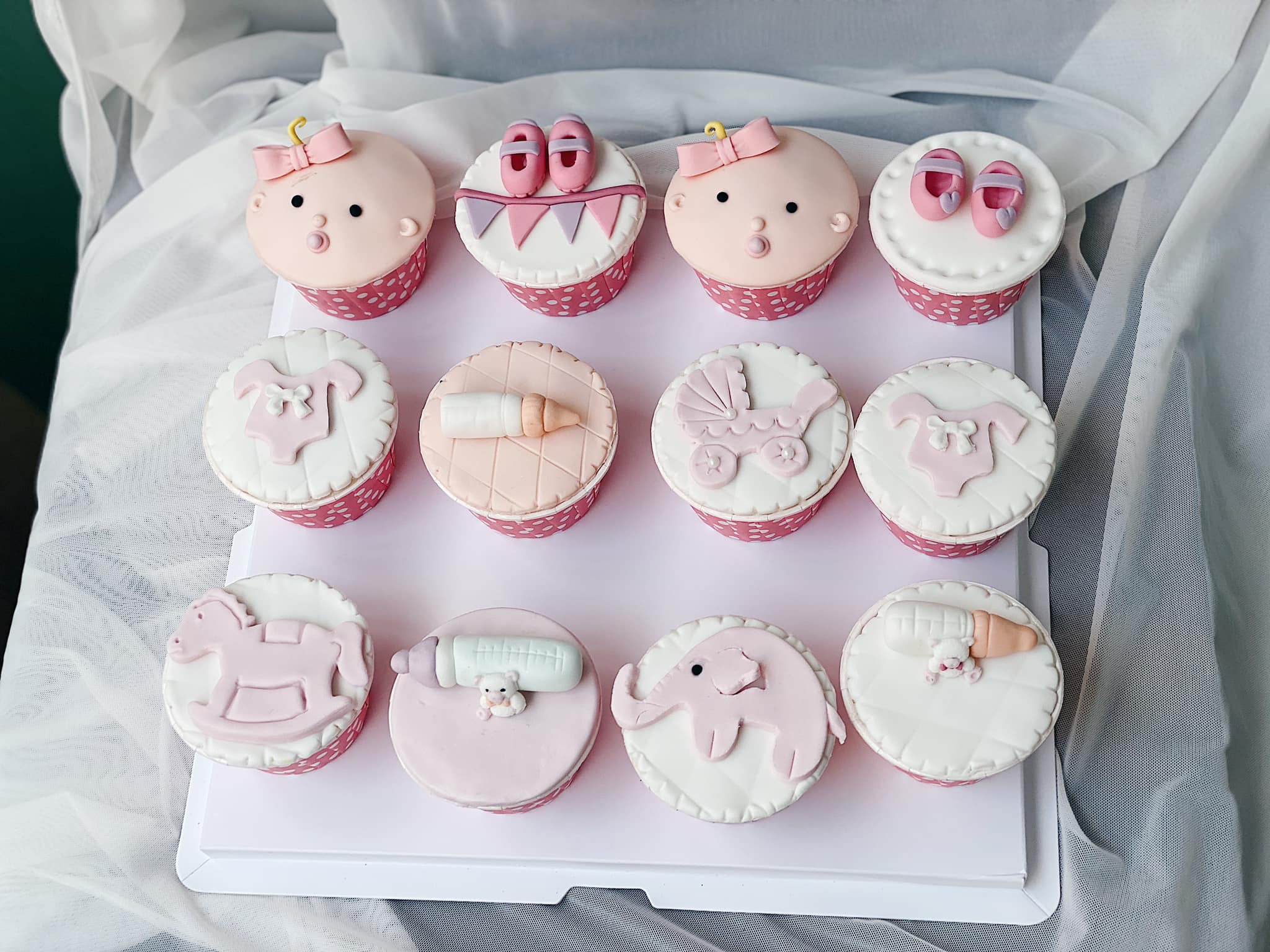 Bánh cupcake sinh nhật dễ thương 2018 - Tiệm bánh Mon Chéri