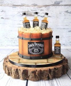 Bánh sinh nhật chai rượu