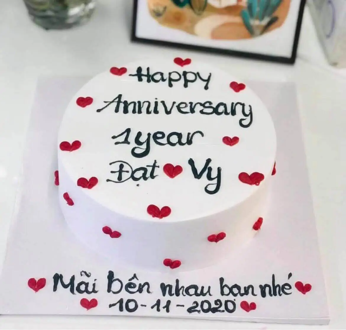 Bánh kem happy anniversary đơn giản